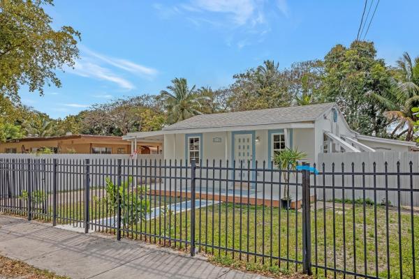 Pinewood Park, 870 NW 114th St, Pinewood, Florida 33168, image 1