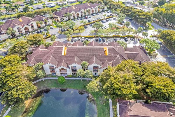 South Palm Place, 7680 Westwood Dr #825, Tamarac, Florida 33321, image 1