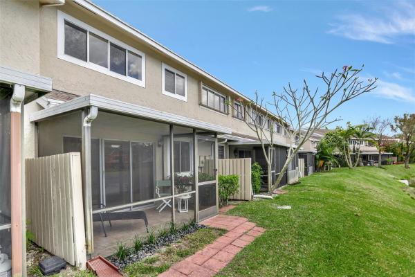 Discovery Pointe, 2274 Discovery Cir W, Deerfield Beach, Florida 33442, image 2