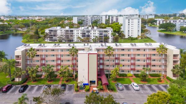 Gathering Place At Cypress Bend, 2106 S Cypress Bend Dr #206, Pompano Beach, Florida 33069, image 1