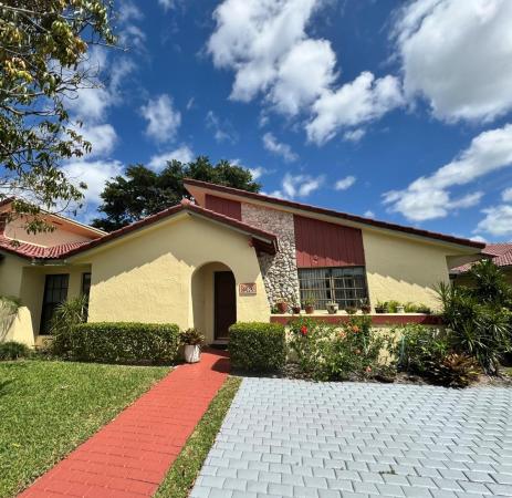 Alhambra Circle, 9525 Toledo Ln, Davie, Florida 33324, image 1