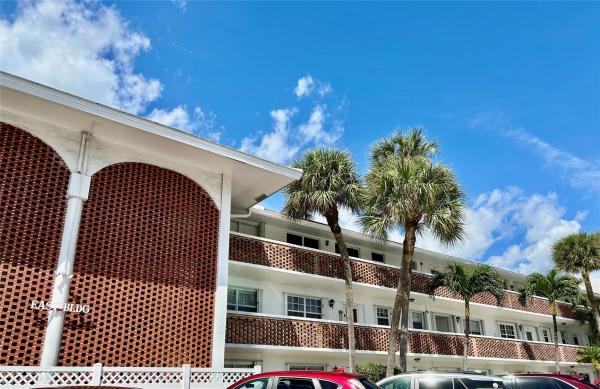 Lighthouse Point Gardens South, 2050 NE 39th St #105E, Pompano Beach, Florida 33064, image 1