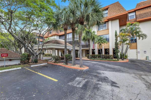 Cedar Glenn, 671 NE 195th St #201E, Ives Estates, Florida 33179, image 1