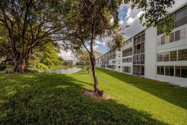 Rexford At Century Village, 1055 Rexford C, Boca Raton, Florida 33434, image 3