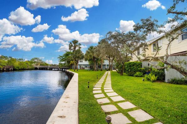 Edgewater Townhomes, 1979 NE 15th Ave, Fort Lauderdale, Florida 33305, image 2