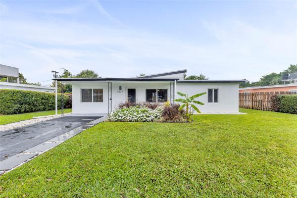 Lake Park Manor, 2657 S Lorraine Ct, North Palm Beach, Florida 33403, image 1