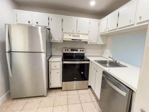 Lagoon Place, 9235 Lagoon Pl #105, Davie, Florida 33324, image 1
