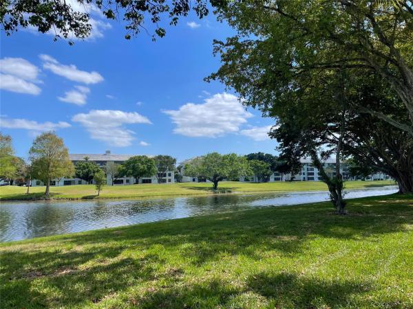 Lagoon Place, 9235 Lagoon Pl #105, Davie, Florida 33324, image 3