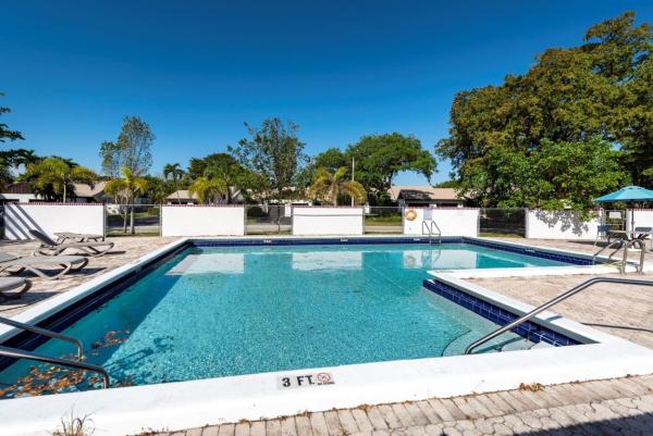 Wedgewood, 6348 Pinehurst Cir E #C32, Tamarac, Florida 33321, image 1