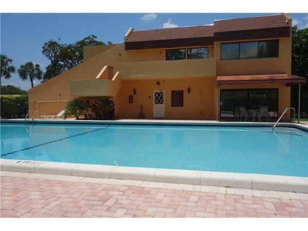 Lago West, 430 Commodore Dr #215, Plantation, Florida 33325, image 1