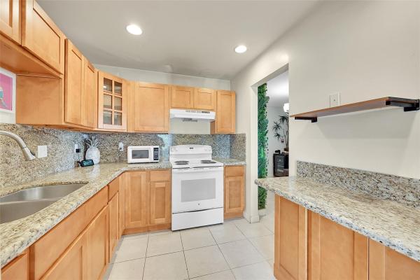 Lake Park Gardens, 4750 NW 10th Ct #318, Plantation, Florida 33313, image 1
