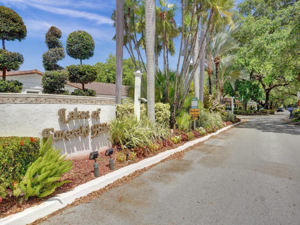 Lakes Of Emerald Hills, 3902 Pinewood Ln #202, Hollywood, Florida 33021, image 1