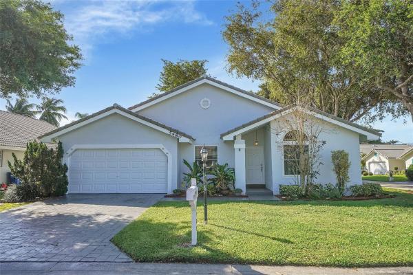 Pine Ridge Villas, 5480 Pine Ct, Coral Springs, Florida 33067, image 1