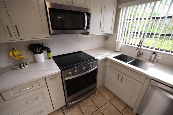 Bonaire At Woodmont, 7515 NW 79th Ave #116, Tamarac, Florida 33321, image 1