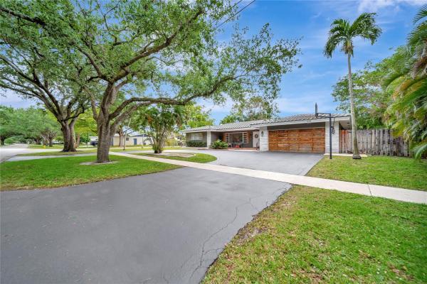 Plantation Manors, 5600 Plantation Rd, Plantation, Florida 33317, image 1