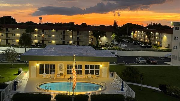 Hampton Gardens, 810 SE 7th St #403, Deerfield Beach, Florida 33441, image 1