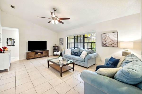 Lakes Of Lantana, 5062 Ouachita Dr, Lake Worth, Florida 33467, image 2