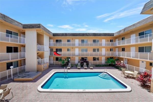 Suzanne Plaza, 7910 Taft St #206, Pembroke Pines, Florida 33024, image 1
