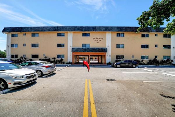 Suzanne Plaza, 7910 Taft St #206, Pembroke Pines, Florida 33024, image 1