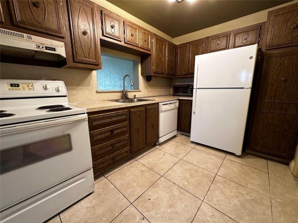 Sapphire, 4000 NW 44th Ave #202, Lauderdale Lakes, Florida 33319, image 1