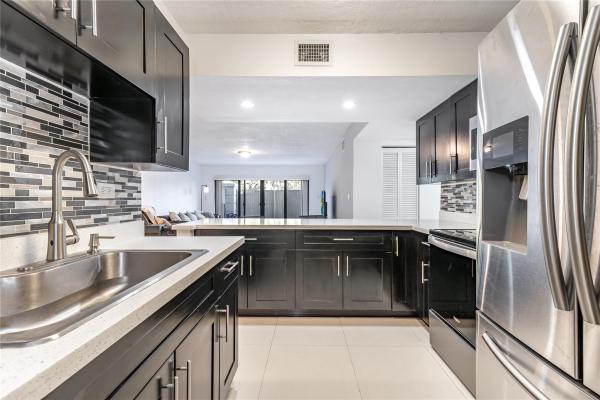 Canongate, 800 NE 195th St #113, Ives Estates, Florida 33179, image 1
