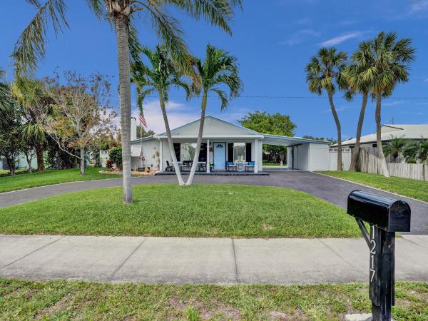 Lyndon Lanes, 1217 S Broadway, Lantana, Florida 33462, image 1