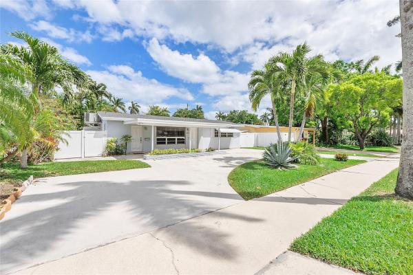 Country Club Homes, 1017 N 13th Ter, Hollywood, Florida 33019, image 1
