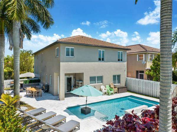 Chapel Cove, 19280 NW 13th St, Pembroke Pines, Florida 33029, image 1