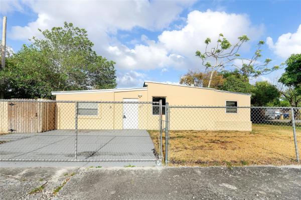 Lauderdale Manor, 1613 NW 11th St, Fort Lauderdale, Florida 33311, image 1