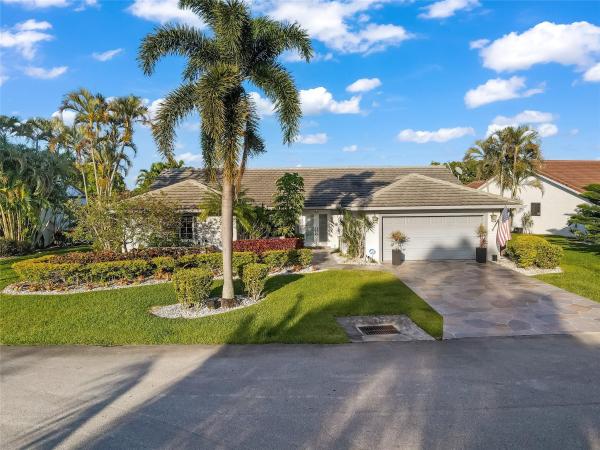 Les Jardins At Woodmont, 7900 NW 85th Ave, Tamarac, Florida 33321, image 1