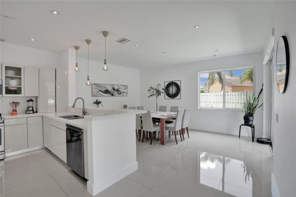 Savannah Falls, 881 Briar Ridge Rd, Weston, Florida 33327, image 1