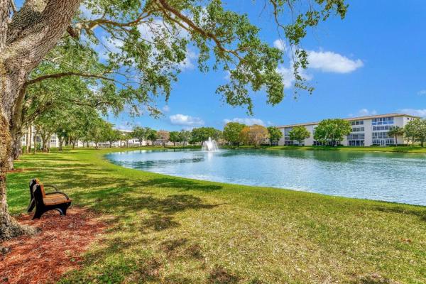 Lucaya Village, 2304 Lucaya Ln #M1, Coconut Creek, Florida 33066, image 1
