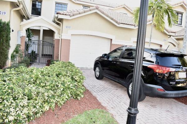 Courtyard At The Grove, 4217 Vineyard Cir, Weston, Florida 33332, image 1