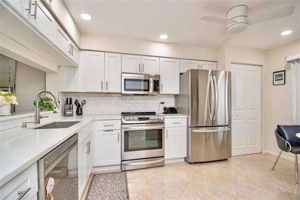 Huntington Lakes 1, 14460 Strathmore Ln #807, Delray Beach, Florida 33446, image 1