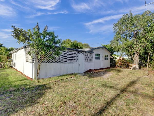 Scott Lake Manor, 1620 NW 179th Ter, Miami Gardens, Florida 33169, image 2