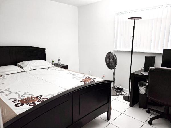 Parkway Gardens, 214 SW 1st St #I-5, Pompano Beach, Florida 33060, image 2