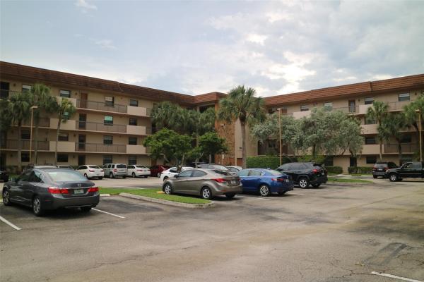 Lakes Of Carriage Hills, 4940 E Sabal Palm Blvd #303, Tamarac, Florida 33319, image 1