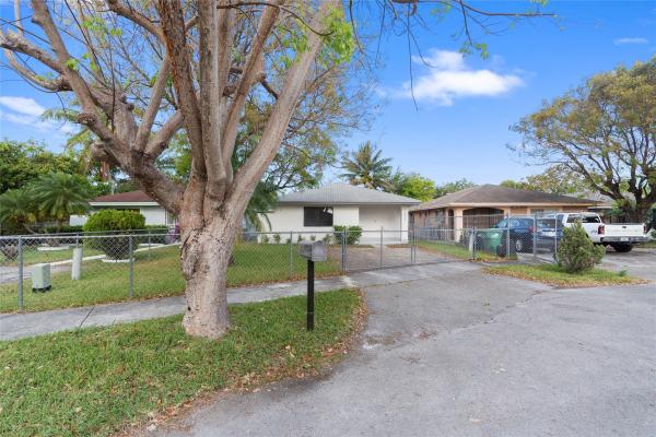 Winsor Manor, 18950 SW 113th Ct, South Miami Heights, Florida 33157, image 1