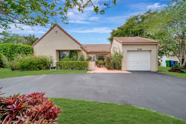 Maplewood Village, 2099 Maplewood Dr, Coral Springs, Florida 33071, image 1