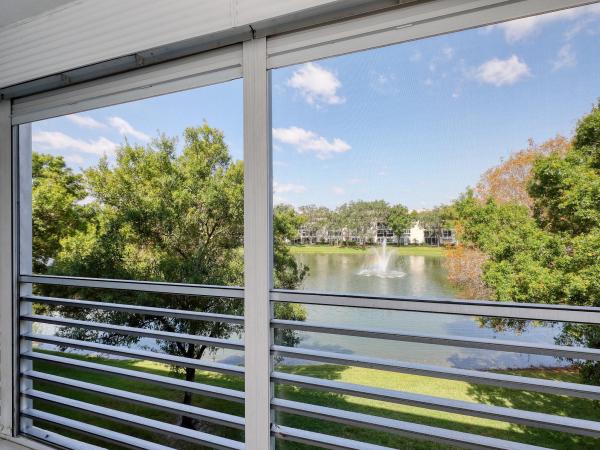 Lucaya Village, 2202 Lucaya Bnd #E3, Coconut Creek, Florida 33066, image 1