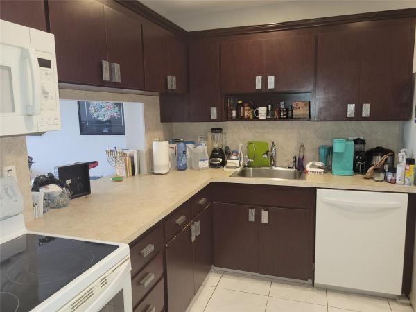 Gulfstream Garden, 330 SE 2nd St #305F, Hallandale Beach, Florida 33009, image 1