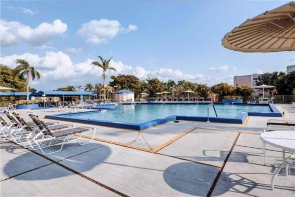 Sunrise Lakes 4, 2503 N Nob Hill Rd #104, Sunrise, Florida 33322, image 1