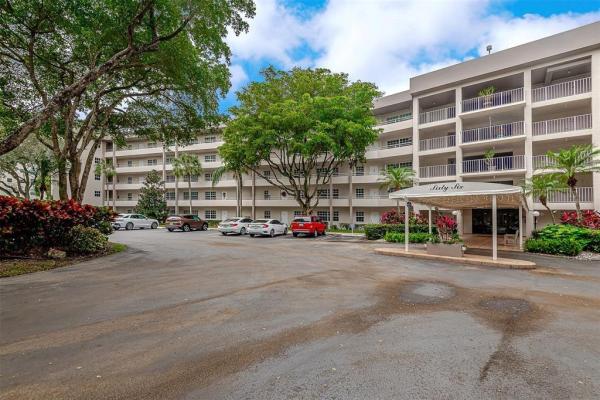 Oaks Lane At Palm-Aire, 565 Oaks Ln #312, Pompano Beach, Florida 33069, image 1