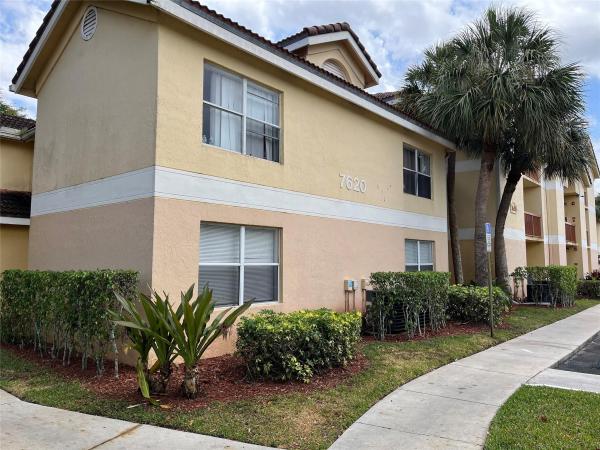 South Palm Place, 7620 Westwood Dr #202, Tamarac, Florida 33321, image 1