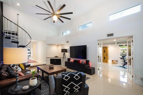 Pinehurst, 811 SW 18th St, Fort Lauderdale, Florida 33315, image 1