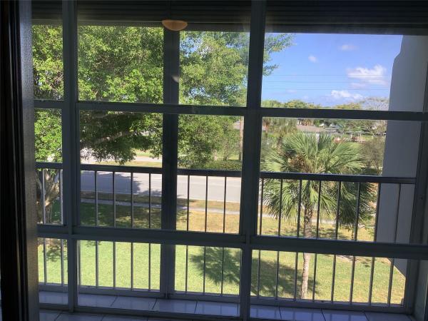Oriole Golf & Tennis Club 1, 7887 Golf Circle Dr #305, Margate, Florida 33063, image 1