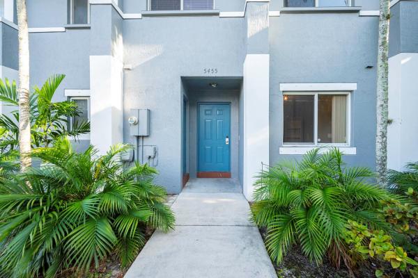 La Estancia Townhomes, 5455 SW 41st St, Pembroke Park, Florida 33023, image 1