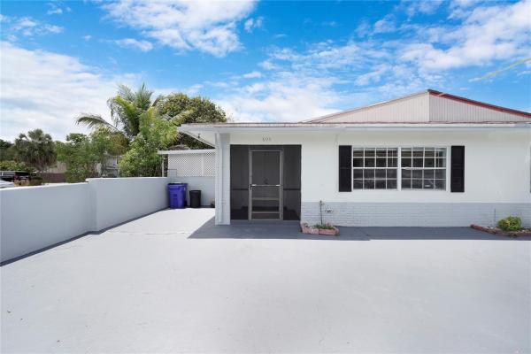 Applegreen, 695 SW 61st Ter, Margate, Florida 33068, image 1
