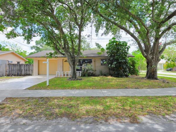 Hollywood Beach Gardens, 480 N 57th Ave, Hollywood, Florida 33021, image 1