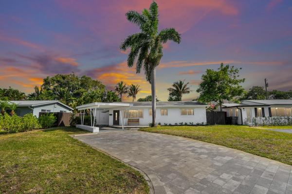 Tropical Manors, 501 NE 28th St, Wilton Manors, Florida 33334, image 1